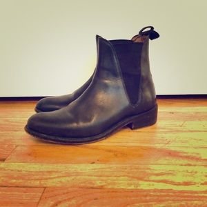 Greyson Nora Chelsea boot - size 9 or EU 40